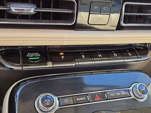 Used 2023 Lincoln Nautilus FWD w/ Premium Package image 27