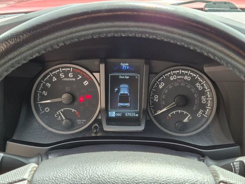 Used 2022 Toyota Tacoma TRD Off-Road AWD/4WD image 24
