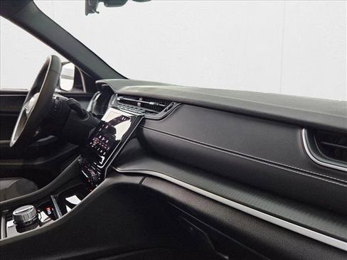 Used 2025 Jeep Grand Cherokee Laredo image 20