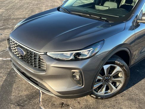 Used 2025 Ford Escape Platinum image 8