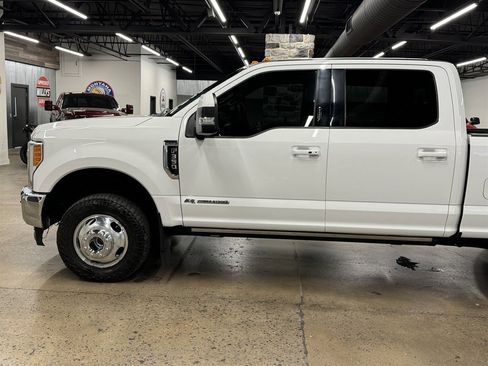 Used 2017 Ford F350 Lariat w/ Lariat Ultimate Package AWD/4WD image 5