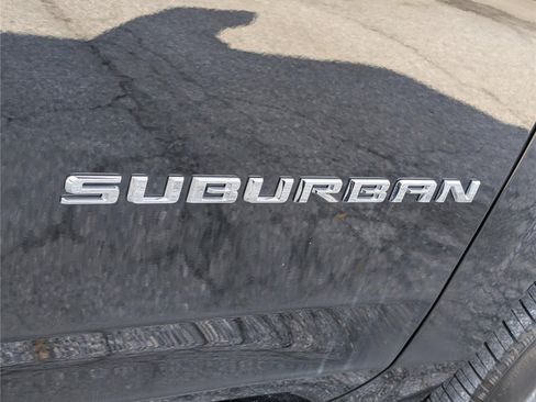 Used 2023 Chevrolet Suburban High Country w/ Advanced Technology Package AWD/4WD image 9