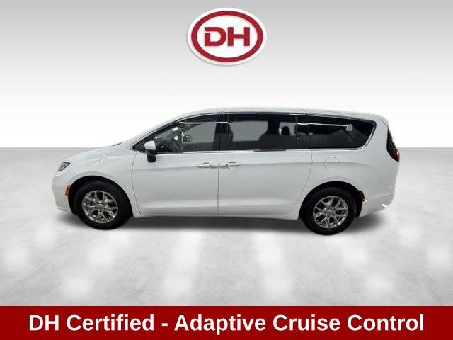 Used 2023 Chrysler Pacifica Touring-L FWD image 8