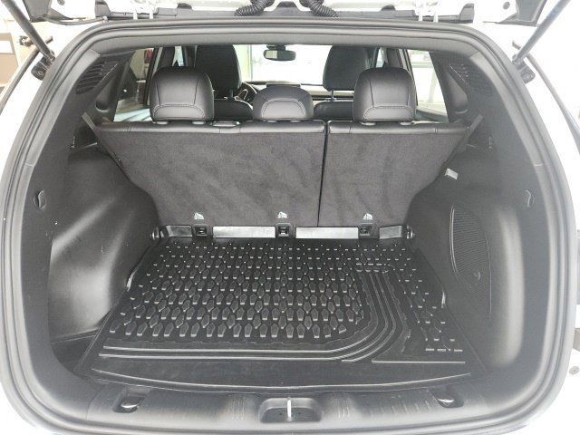 Used 2023 Jeep Compass Latitude w/ Sun and Sound Group AWD/4WD image 33