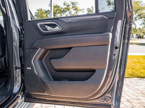 Used 2021 Chevrolet Suburban RST w/ Luxury Package RWD image 37