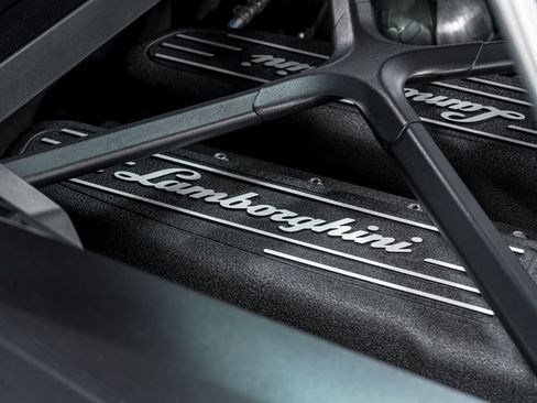 Used 2021 Lamborghini Huracan EVO RWD image 56