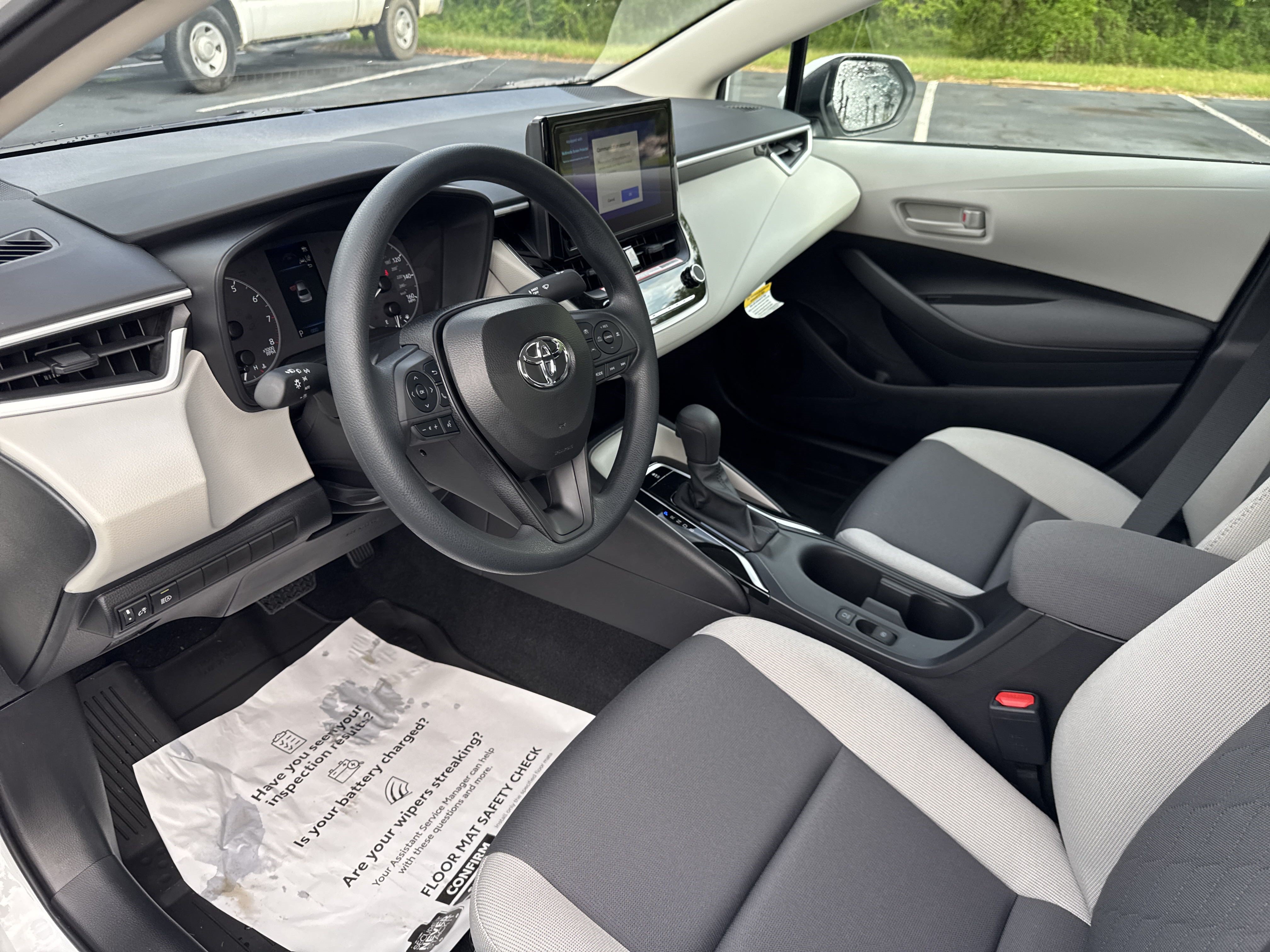 Used 2025 Toyota Corolla LE FWD image 15