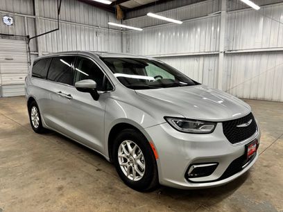 Used 2023 Chrysler Pacifica Touring-L