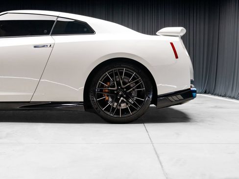 Used 2020 Nissan GT-R Premium AWD/4WD image 41