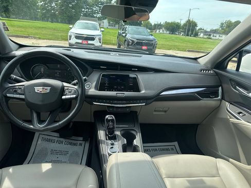 Used 2023 Cadillac XT4 Luxury w/ Cold Weather Package FWD image 22