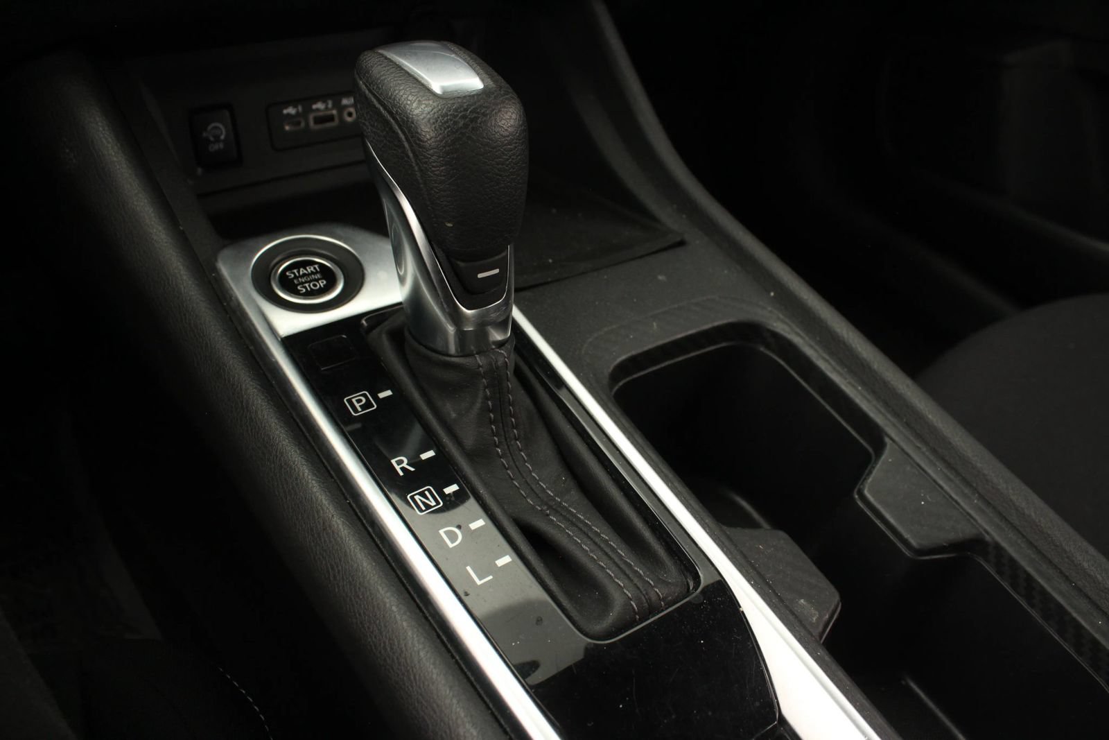 Used 2024 Nissan Sentra SV FWD image 29