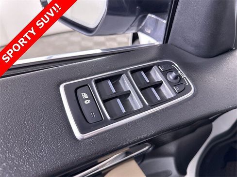 Used 2020 Jaguar F-PACE Premium image 24