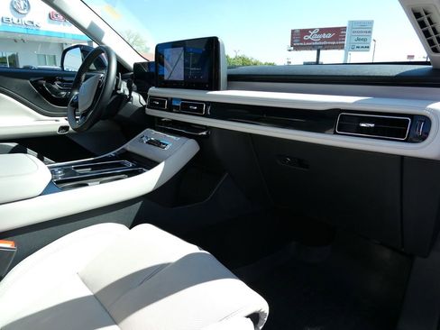 Used 2025 Lincoln Aviator Reserve w/ Equipment Group 201A AWD/4WD image 14