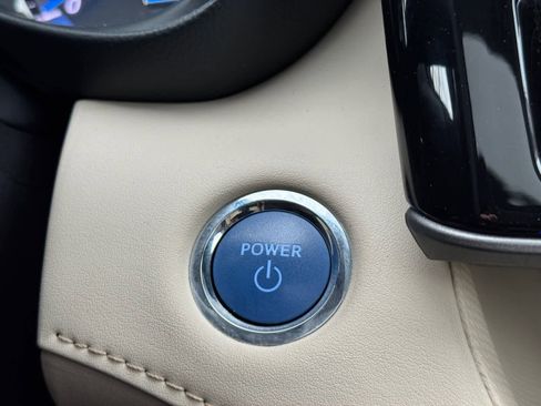 Used 2022 Toyota Highlander XLE image 7