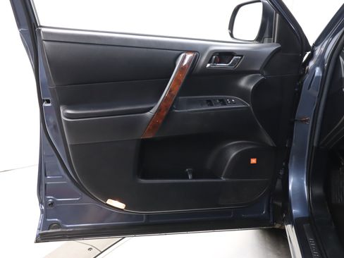 Used 2013 Toyota Highlander Limited image 23