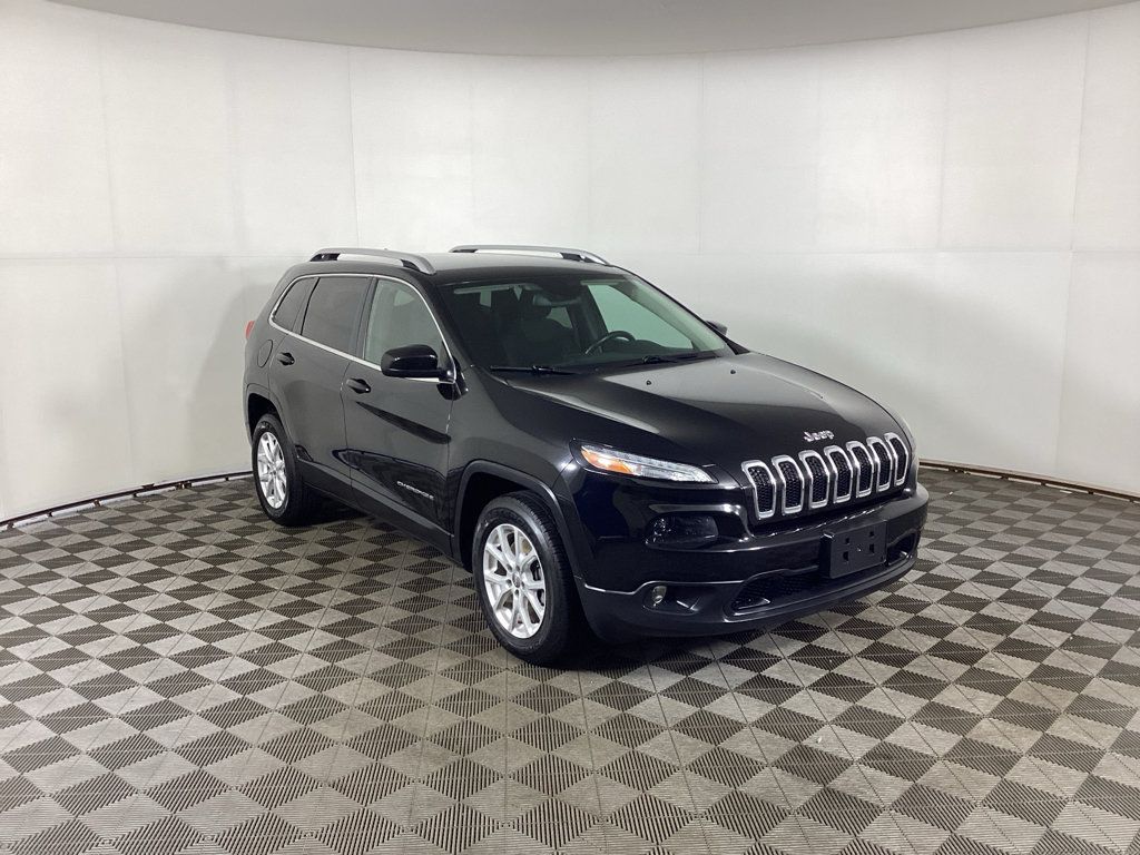 Used 2017 Jeep Cherokee Latitude AWD/4WD image 1