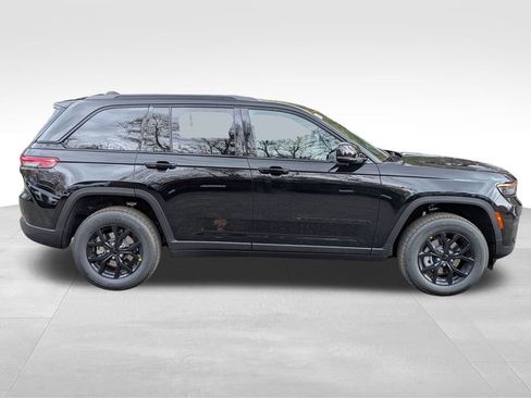 New 2025 Jeep Grand Cherokee Altitude image 2