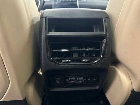 Used 2024 Jeep Grand Cherokee Limited w/ Luxury Tech Group II AWD/4WD image 24