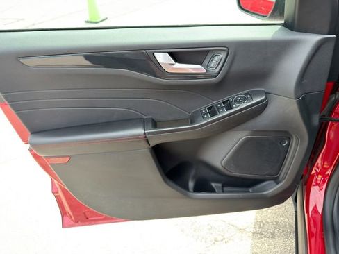 Used 2025 Ford Escape ST-Line w/ Tech Pack #1 FWD image 16