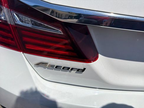 Used 2016 Honda Accord Sport image 9