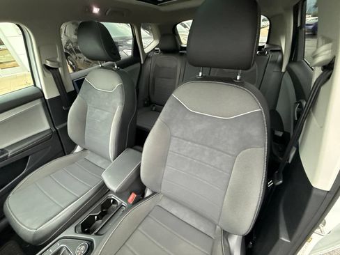 Used 2024 Volkswagen Taos SE w/ Panoramic Sunroof Package AWD/4WD image 14