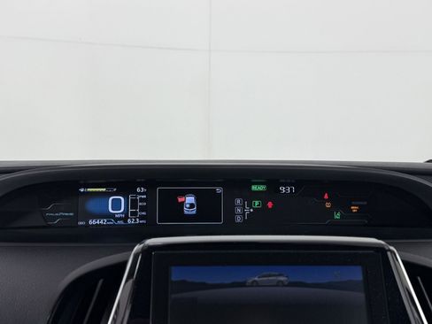 Used 2018 Toyota Prius Prime Premium image 17