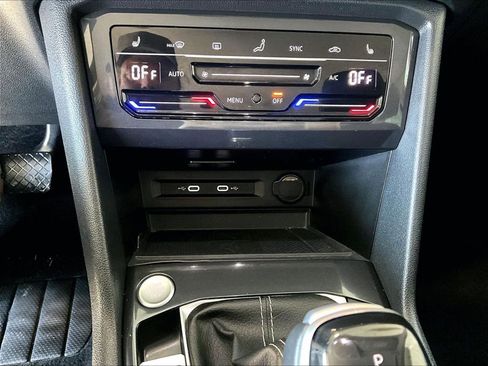 Used 2024 Volkswagen Tiguan SE image 26