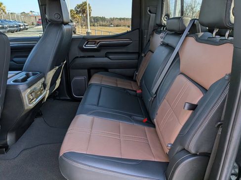 Used 2023 Chevrolet Silverado 1500 High Country image 15