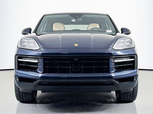 Used 2025 Porsche Cayenne Coupe image 3