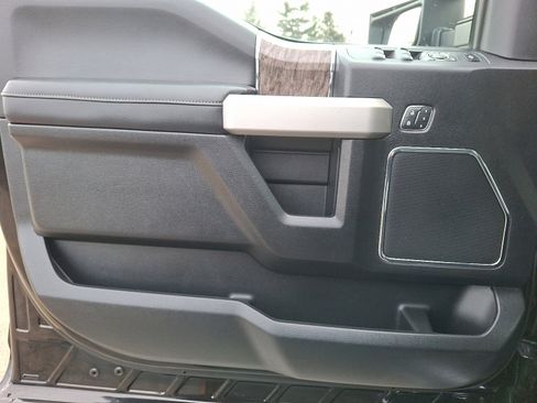 Used 2019 Ford F250 Lariat w/ Lariat Ultimate Package image 12