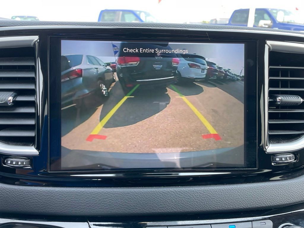 Used 2023 Chrysler Pacifica Touring-L FWD image 19