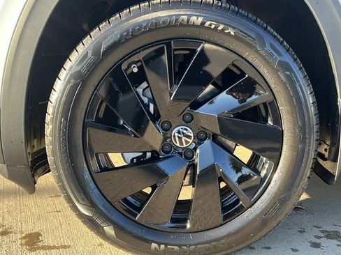 New 2026 Volkswagen Atlas Cross Sport SE FWD image 6