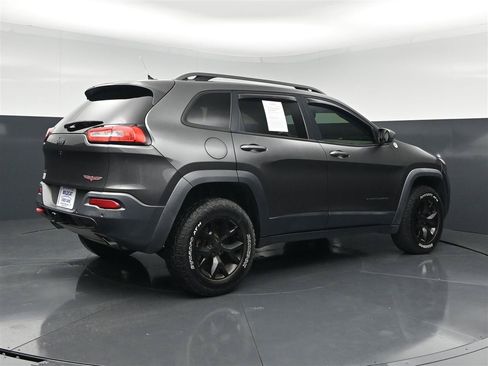 Used 2015 Jeep Cherokee Trailhawk w/ Comfort/Convenience Group AWD/4WD image 5