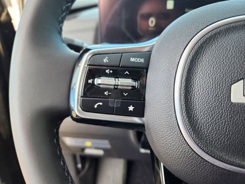 Certified 2025 Kia Carnival SX image 20