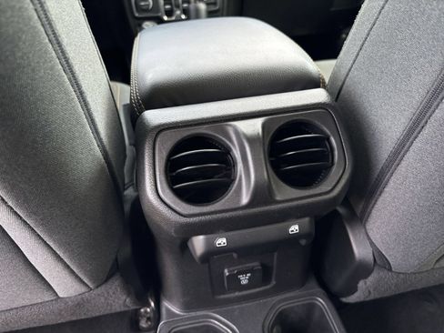 Used 2025 Jeep Wrangler Unlimited Sahara AWD/4WD image 23