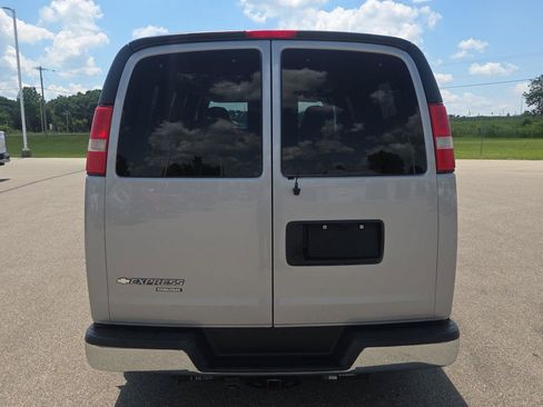 Used 2008 Chevrolet Express 1500 Passenger w/ LT Preferred Equipment Group RWD image 4