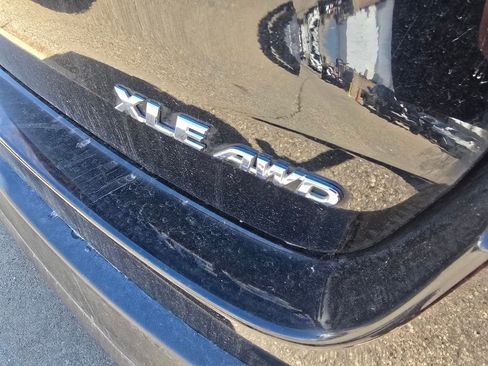 Used 2019 Toyota Highlander XLE AWD/4WD image 9