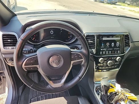 Used 2021 Jeep Grand Cherokee Laredo X RWD image 4