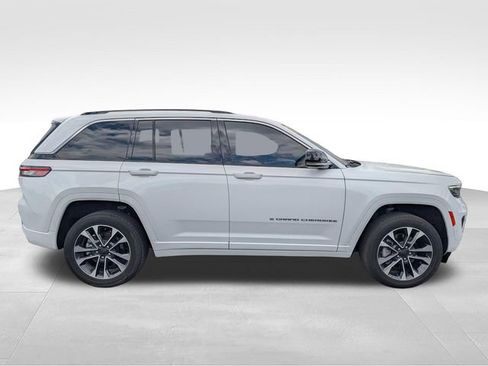 Used 2022 Jeep Grand Cherokee Overland AWD/4WD image 8