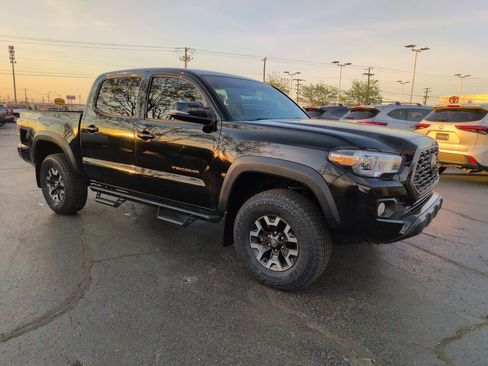 Used 2023 Toyota Tacoma TRD Off-Road AWD/4WD image 7