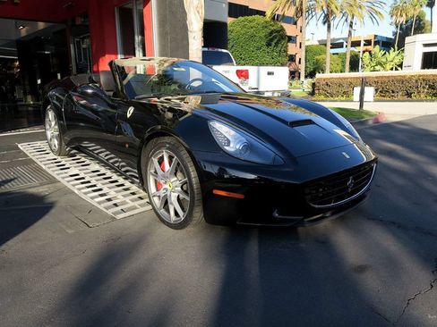 Used 2013 Ferrari California RWD image 45