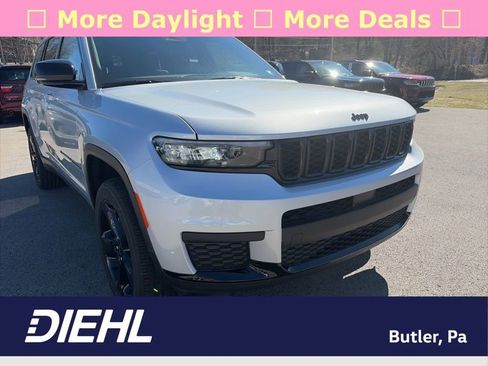 New 2025 Jeep Grand Cherokee L Altitude AWD/4WD image 1