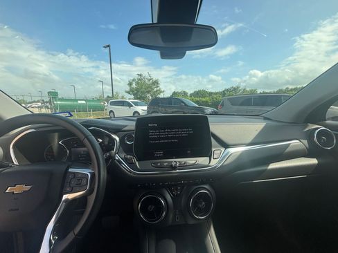 Used 2025 Chevrolet Blazer LT image 32