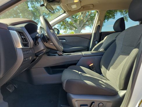 Used 2023 Nissan Rogue SV FWD image 11