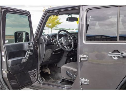 Used 2018 Jeep Wrangler Unlimited Sport S AWD/4WD image 25