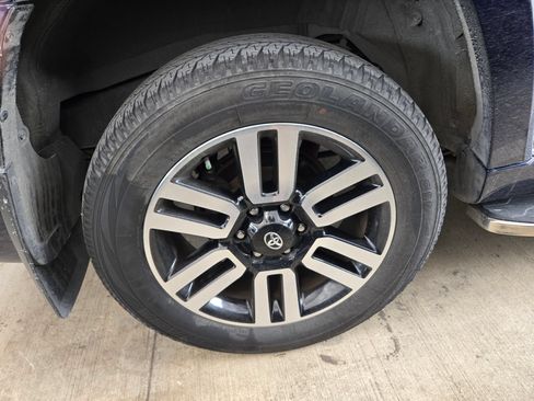 Used 2024 Toyota 4Runner Limited AWD/4WD image 10