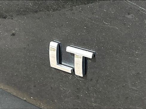 Used 2020 Chevrolet Traverse LT image 24