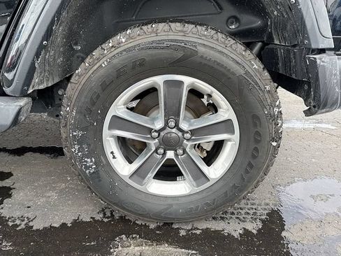 Used 2022 Jeep Wrangler Unlimited Sahara AWD/4WD image 10