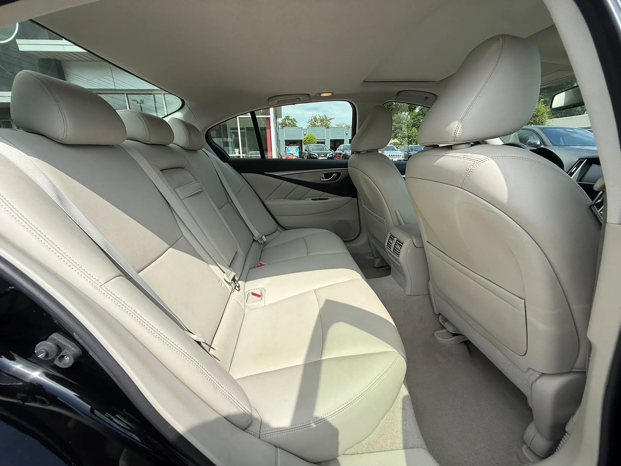 Used 2015 INFINITI Q50 Premium w/ All Weather Package AWD/4WD image 18