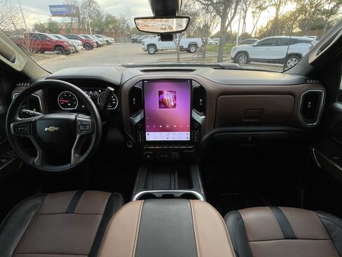 Used 2023 Chevrolet Silverado 2500 High Country image 10